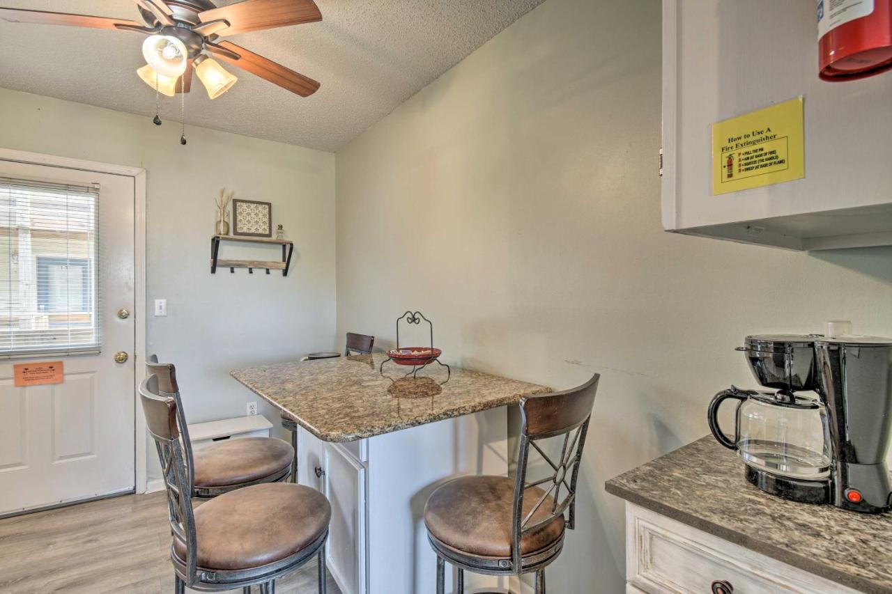 Gulf Shores Condo With Pool And Grill Walk To Beach! Exterior photo